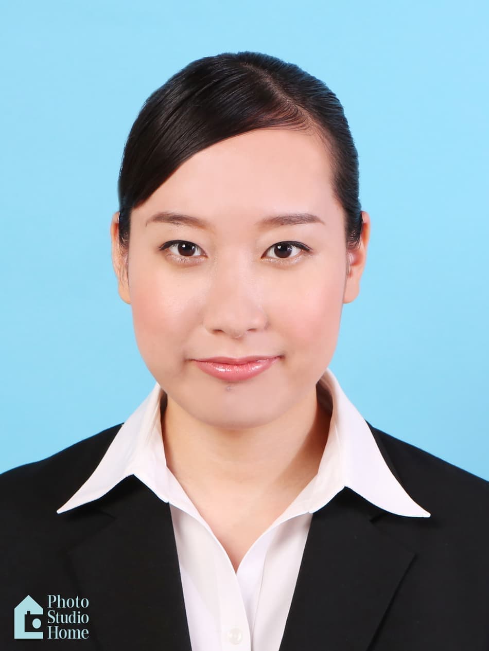 スーツ姿の就職活動の女性